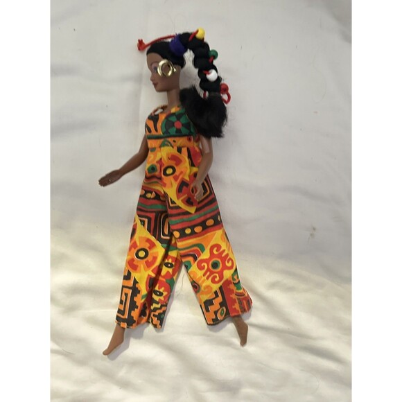 Vintage, Integrity Toys African American Doll With African Clothing, 11.5" 1995 - Picture 2 of 8
